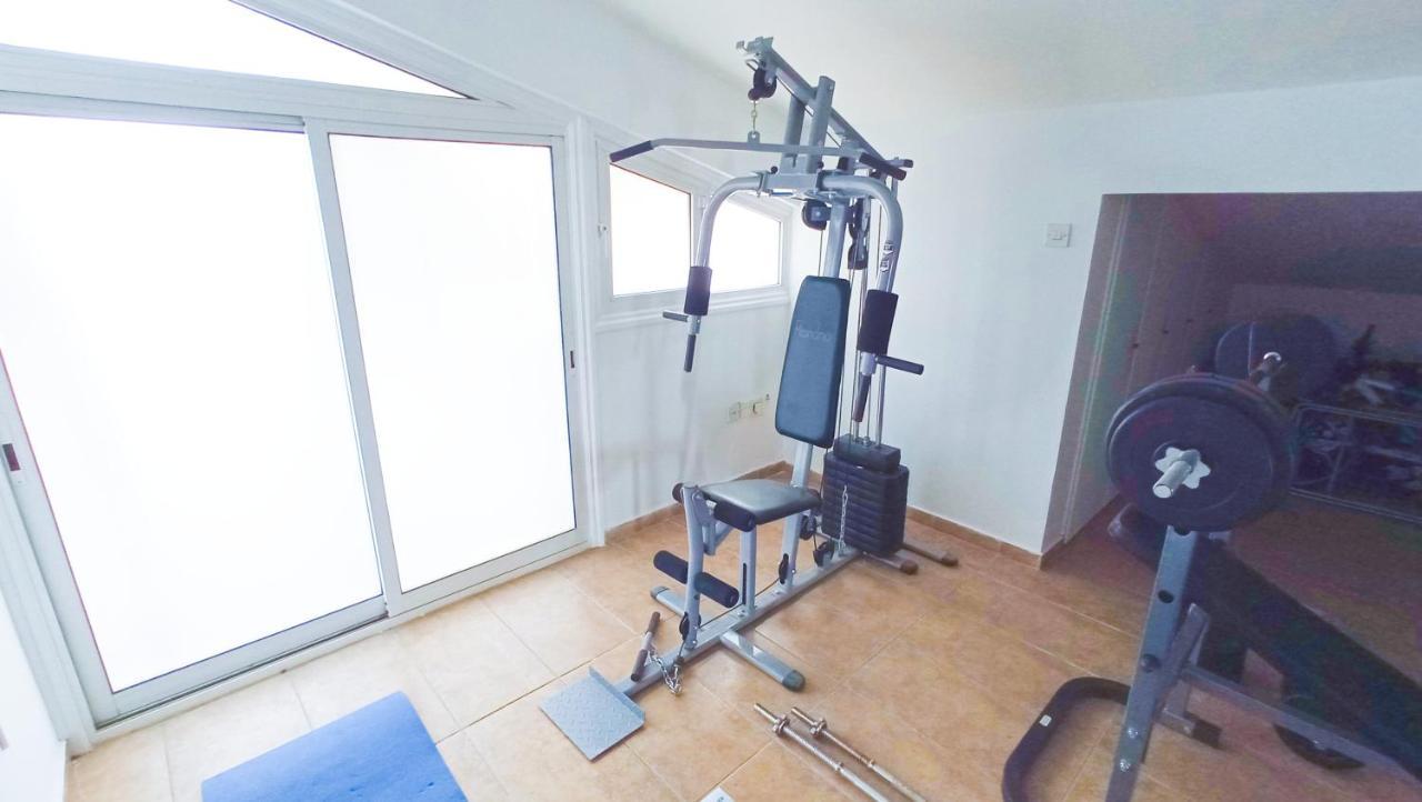 Luxury Private Rooms -Sea View, Netflix, Gym- 5 Min From Beach! - Private Room In Shared Apartment Lárnaca Exterior foto